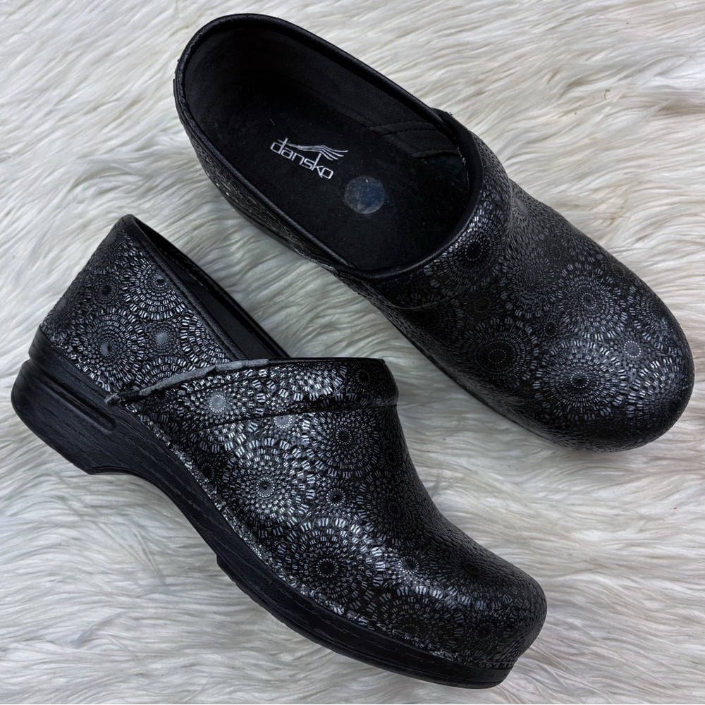 Dansko Pro XP Clogs Silver Medallion Embossed Black Leather 41 US 11 Nurse Work